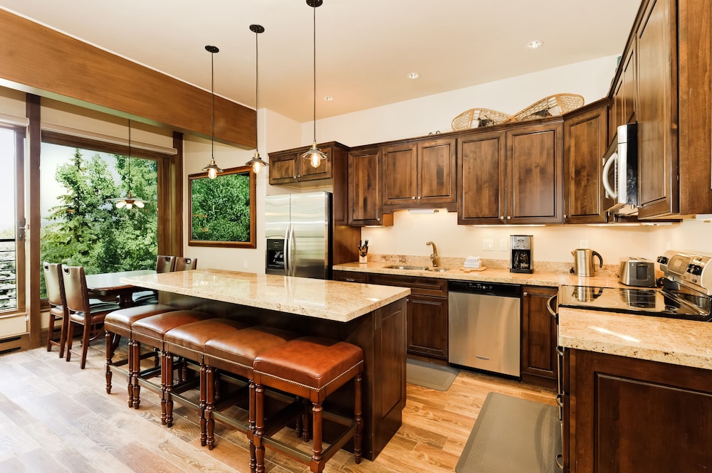 Durant Condominiums by Frias