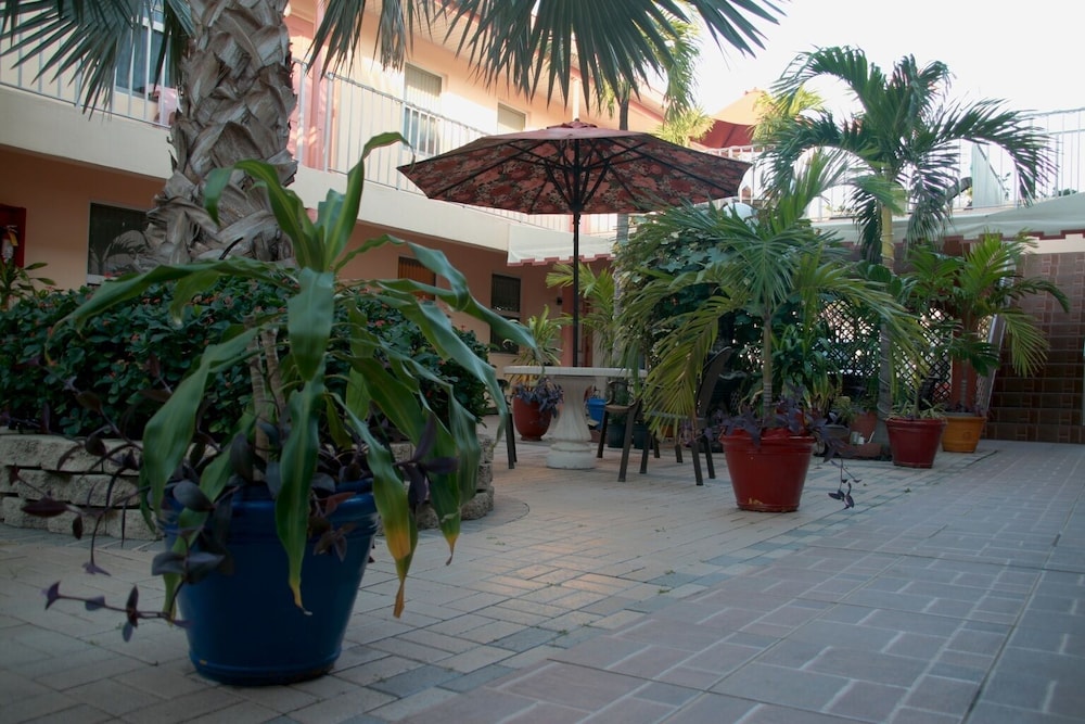 Lago Mar Motel and Apartments