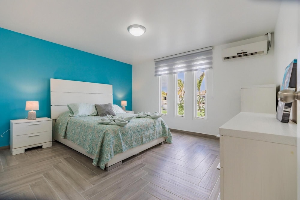 NEW Modern Stylish 6BR 6BA Villa Near Palmbeach