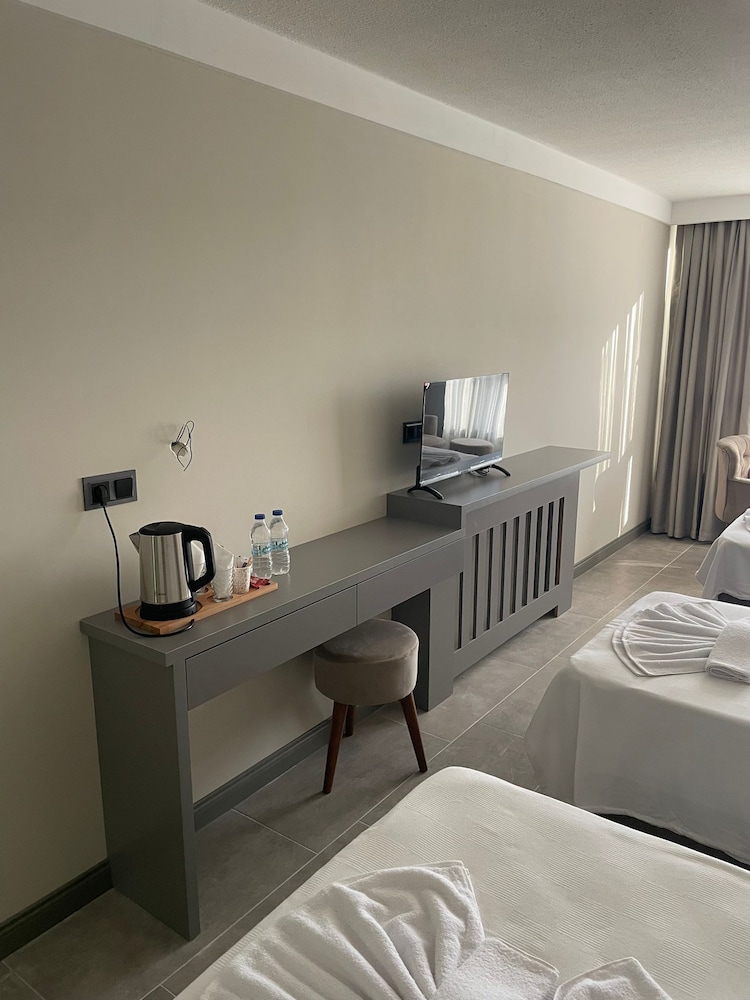Grand Cennet Beach Hotel