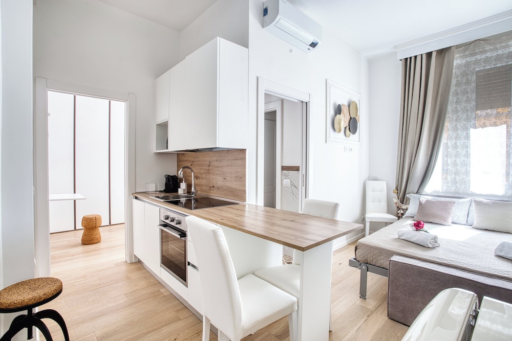 Old Milan Navigli Family Apartments