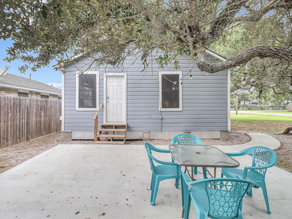 Merry Macaw Rp203b 1 Bedroom Duplex by RedAwning view 5