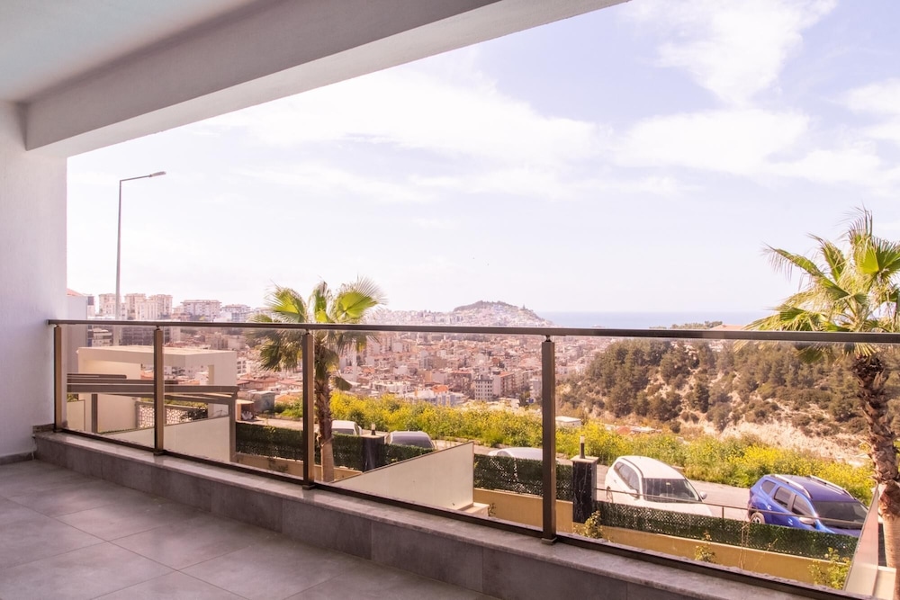 Spacious Flat With Pool in Kusadasi view 3