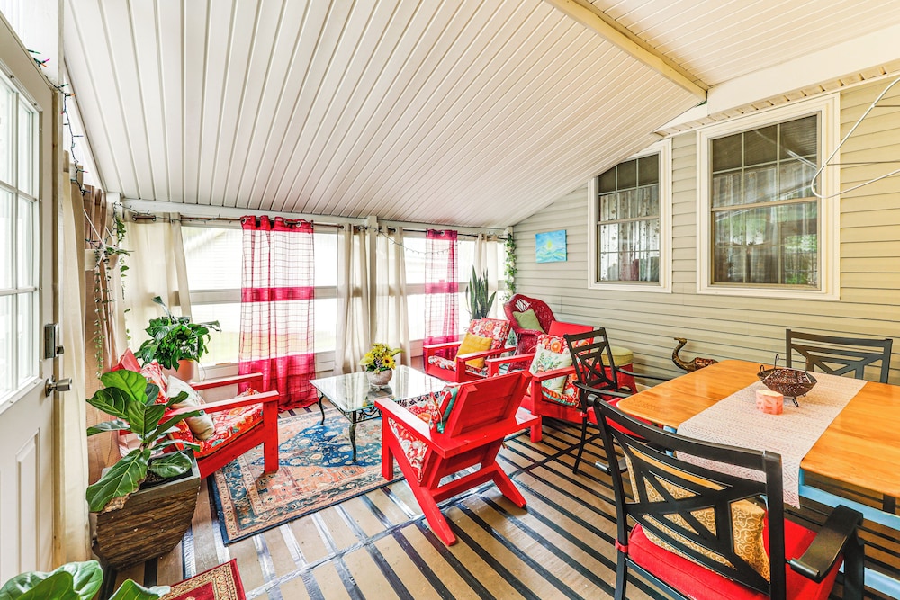 Family-friendly Home w/ Furnish Patio in Crystal!