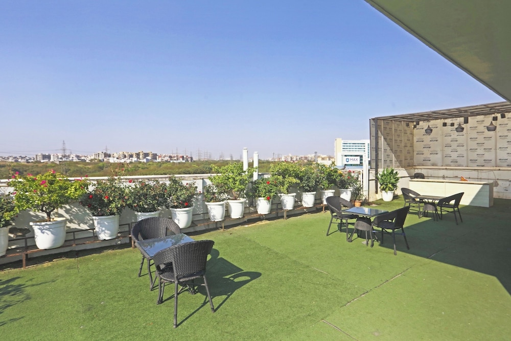 Hotel Aerostar Gold Near Yashobhoomi