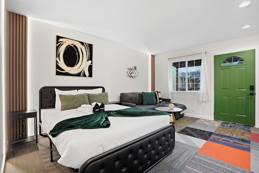 Beachy 1BR Escape with SofaBed Golf