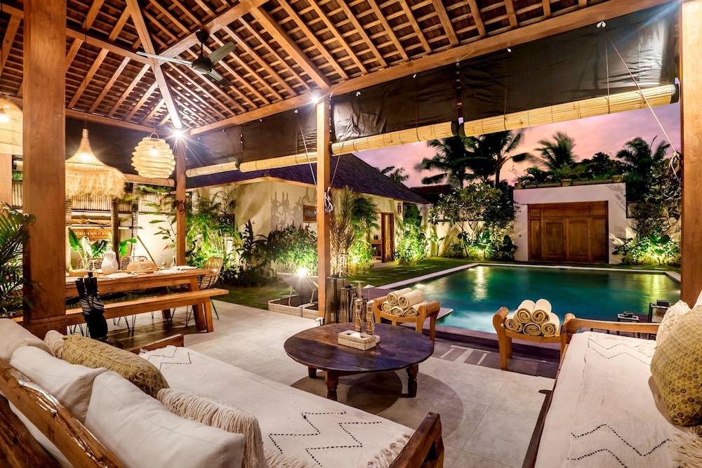 Villa Nabi by Alfred in Bali - New Family 5BR Villa Next to Seminyak Beach