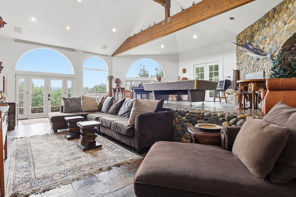 Adventure Alexander Valley Lodge With Pool & Hot Tub 6 Bedroom Villa