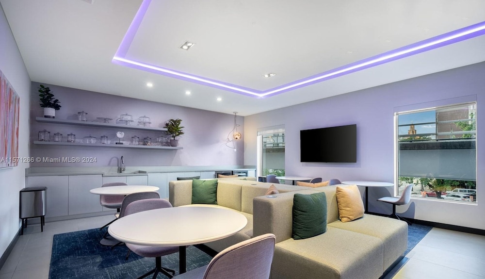 Beautiful Modern Apartment 1 BR Amazing Pool Gym