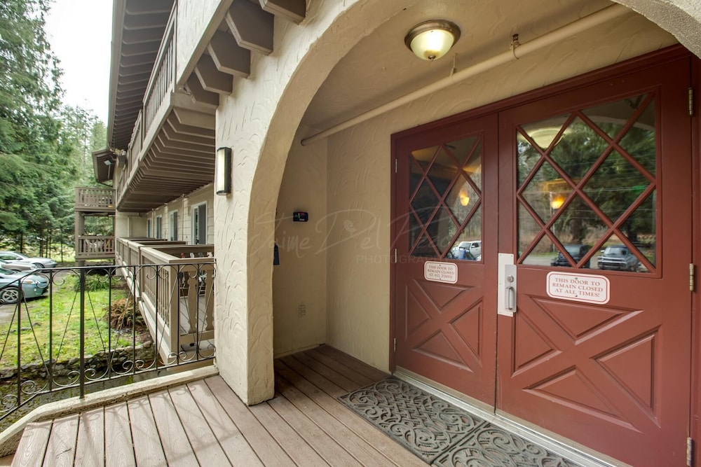 Glacier Mt Baker Lodging
