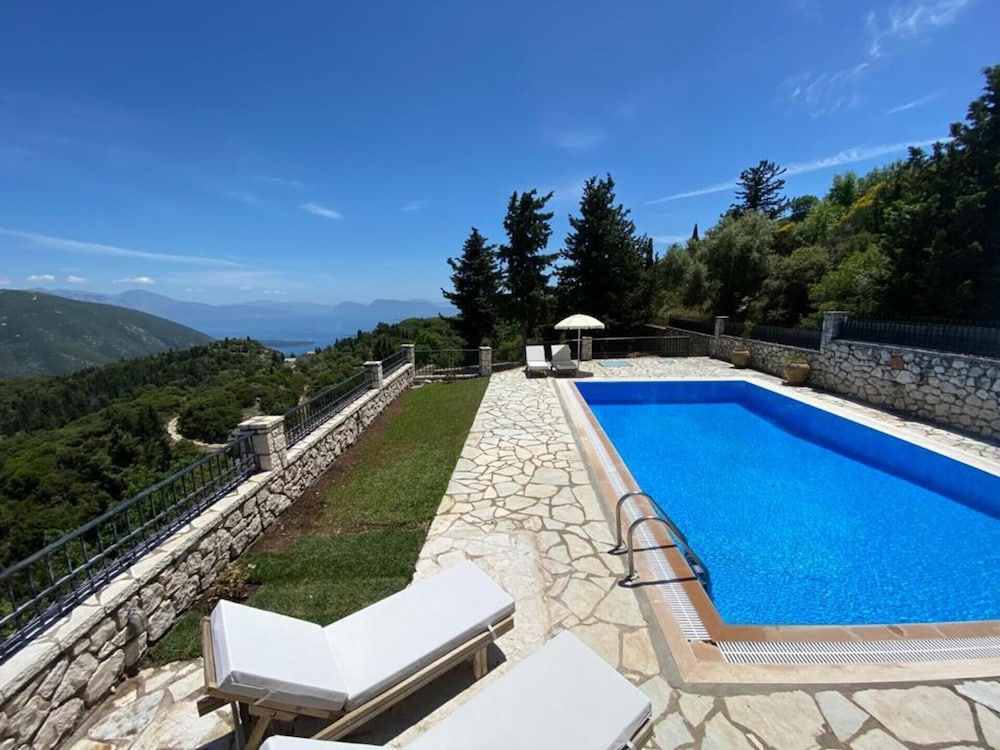 Executive Villa Scorpios With Private Pool en Lefkada — recepcion & lobby