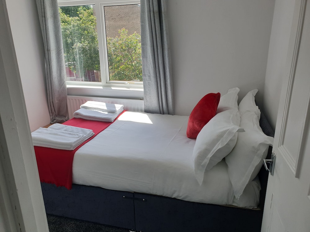 Washington's Diamond 3 Bedroom House Sleeps 6guest view 2