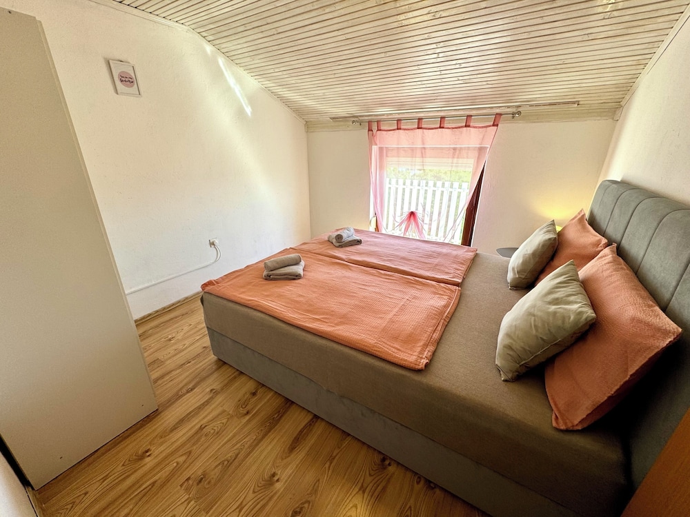 Apartment Lora 1