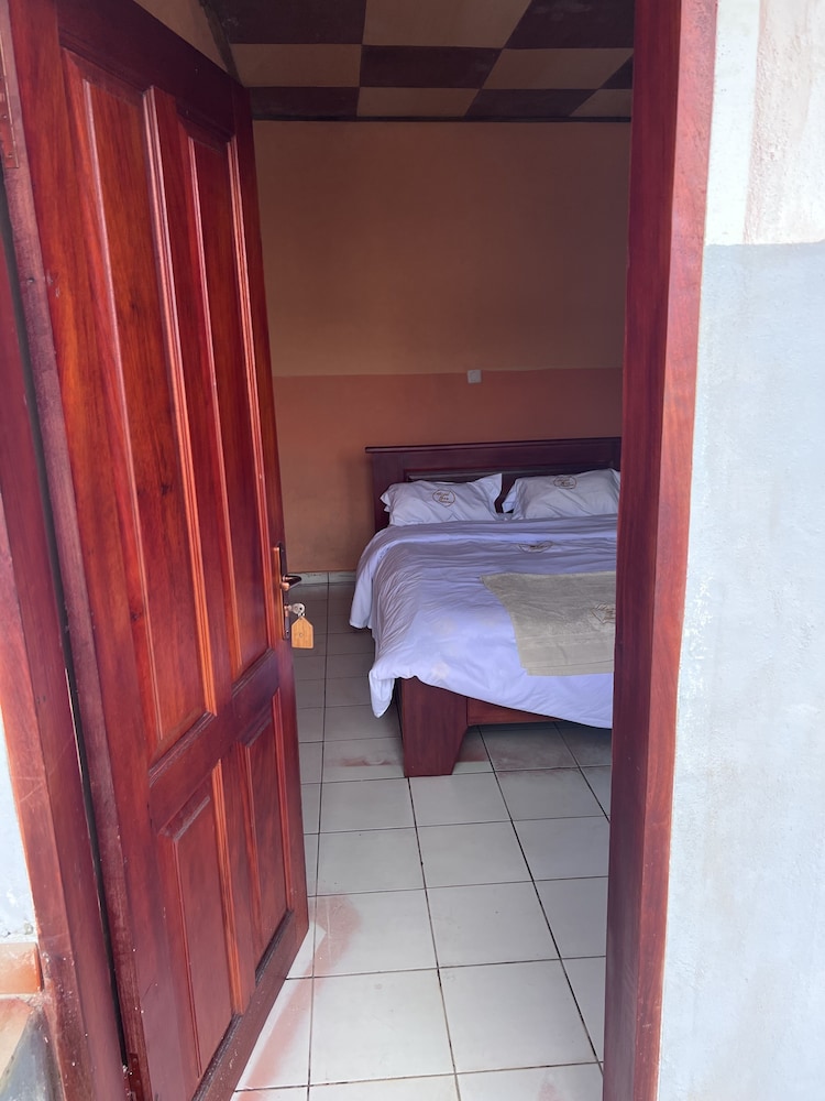 Motel Six Nations