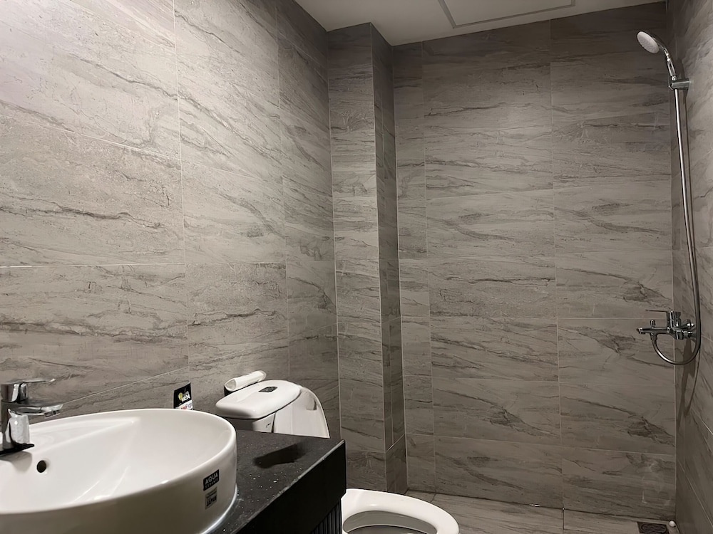 Premium Collins Boulevard Near Airport