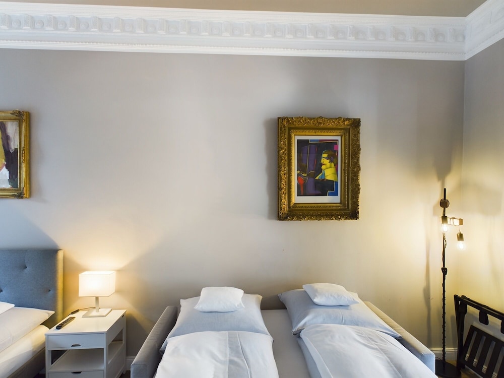 Art Apartments