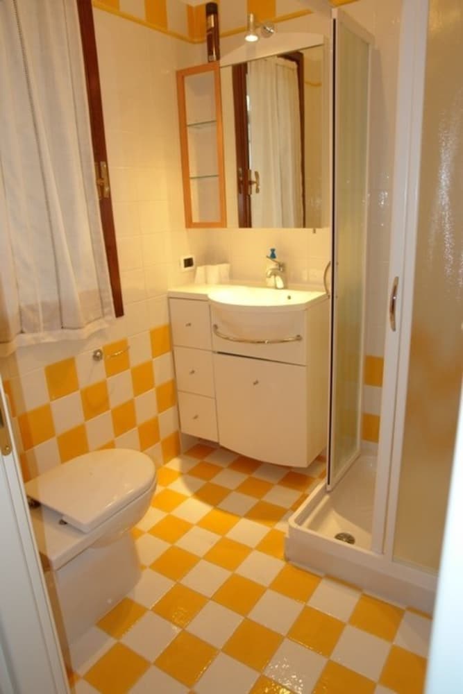Excellently Equipped row House With Fenced Garden for 8 in Lignano Pineta