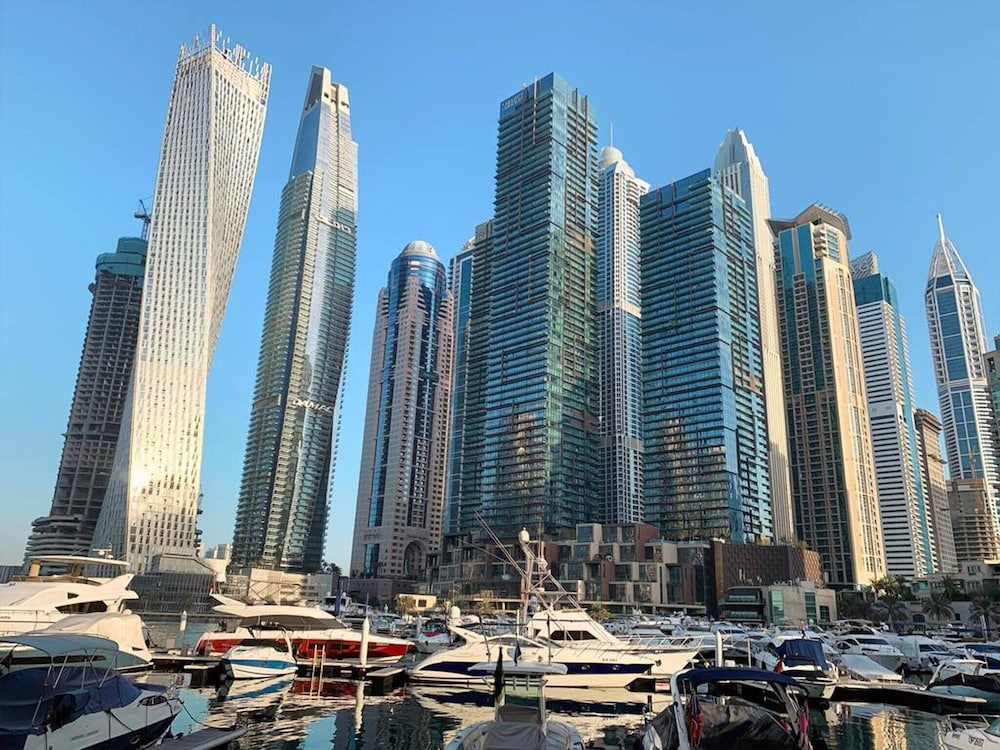 Lux High Rise Marina Apartment