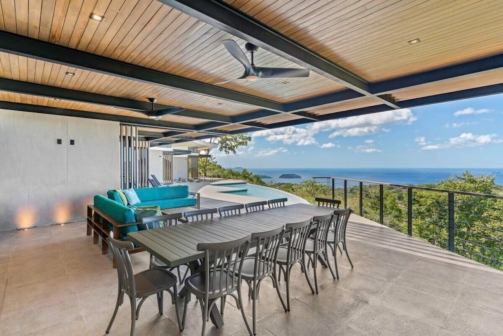 Luxurious Ultramodern Property with Private Suites, Infinity Pool, and Sweeping Ocean and Mountain Views