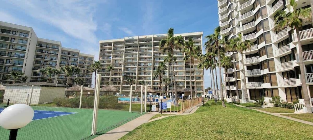 Beachfront Hotspot - New Furnishings - Pool - 1st Floor