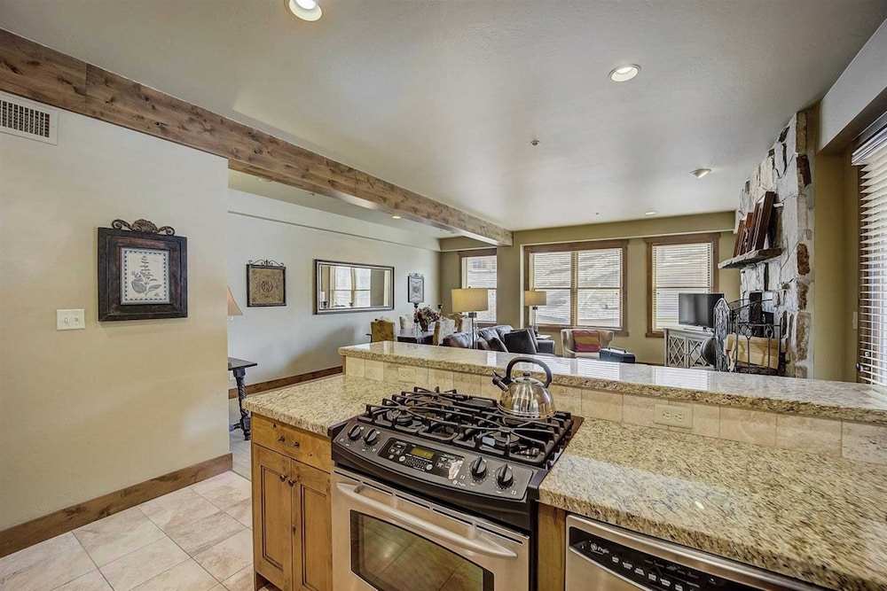 2 Ski-in/ski-out Condos w/ Hot Tubs Deer Valley Mont Cervin by Avantstay