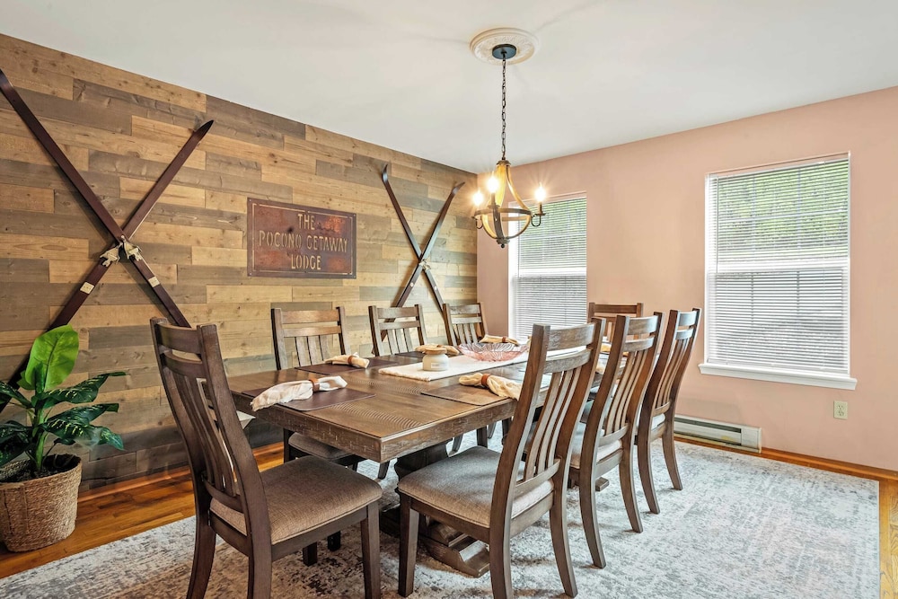 Lakeview Retreat w/ Kayaks, Game Room, Firepits Gated Community w/ Lake + Beach Access