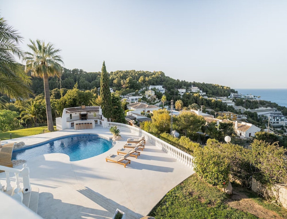 Superb Villa With Private Lagoon Pool
