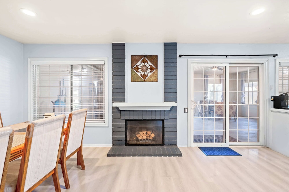 Perfect Family Getaway w Garden Near ONT Airport