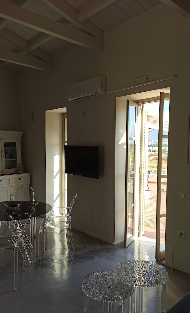 Acropolis Suites