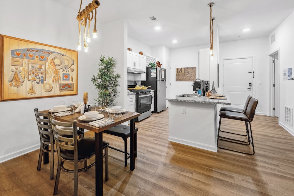 Luxurious Apartments - Pool Gym Bikes