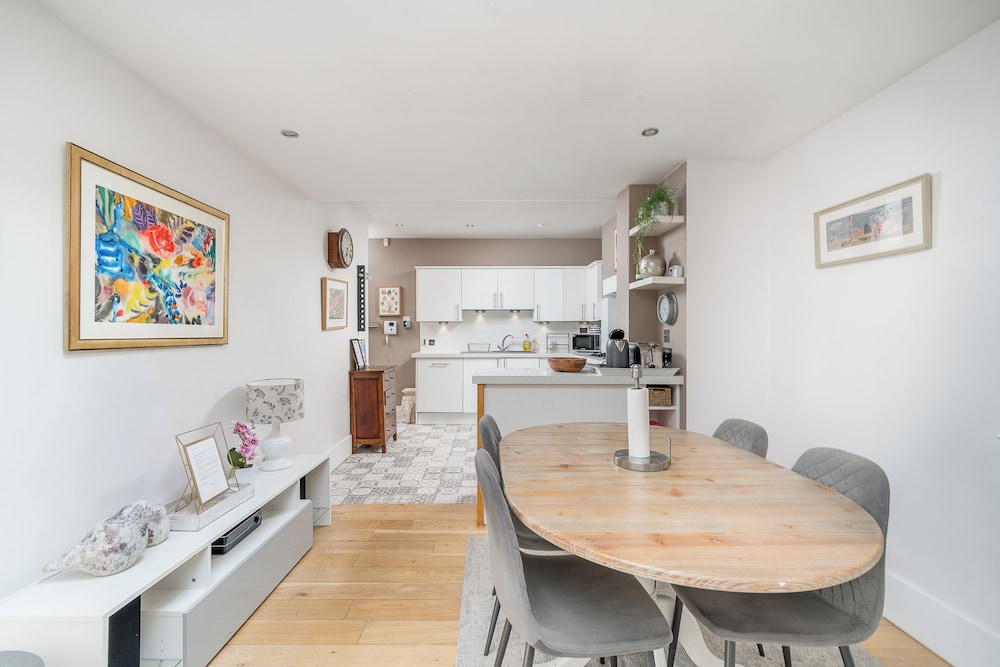 2Bedroom flat with garden in Battersea