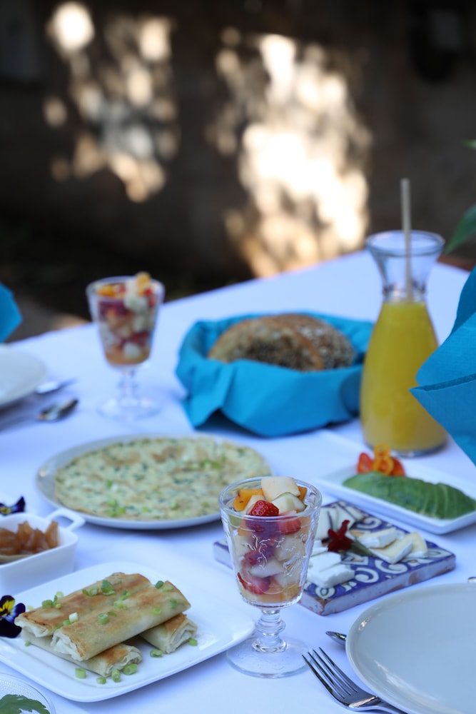 Shulamit Yard