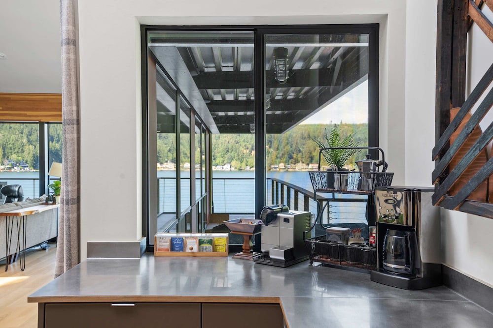 Lakefront Luxury Stunning Views Dock Hot Tub