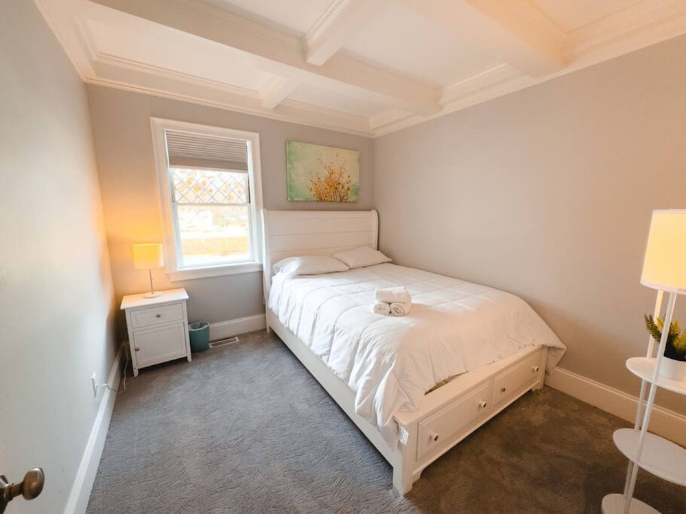 Charming Hyannis 3 Bed 2 Bath