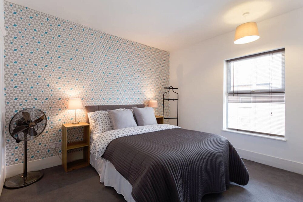 Ashton House, Luton - inhabit short stays