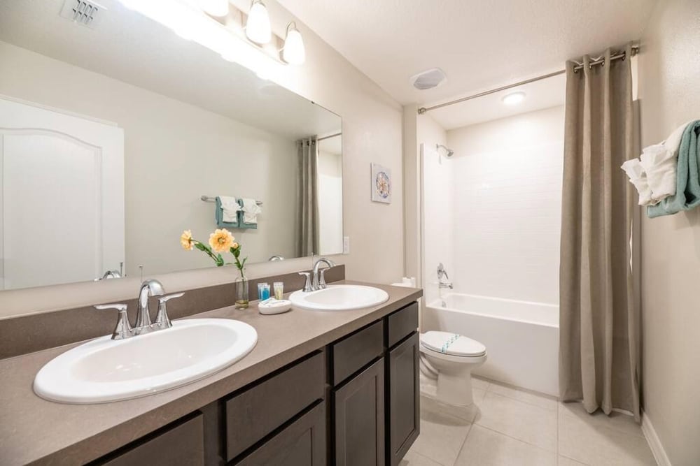 Designer Decorated-3 Bedroom Near Disney