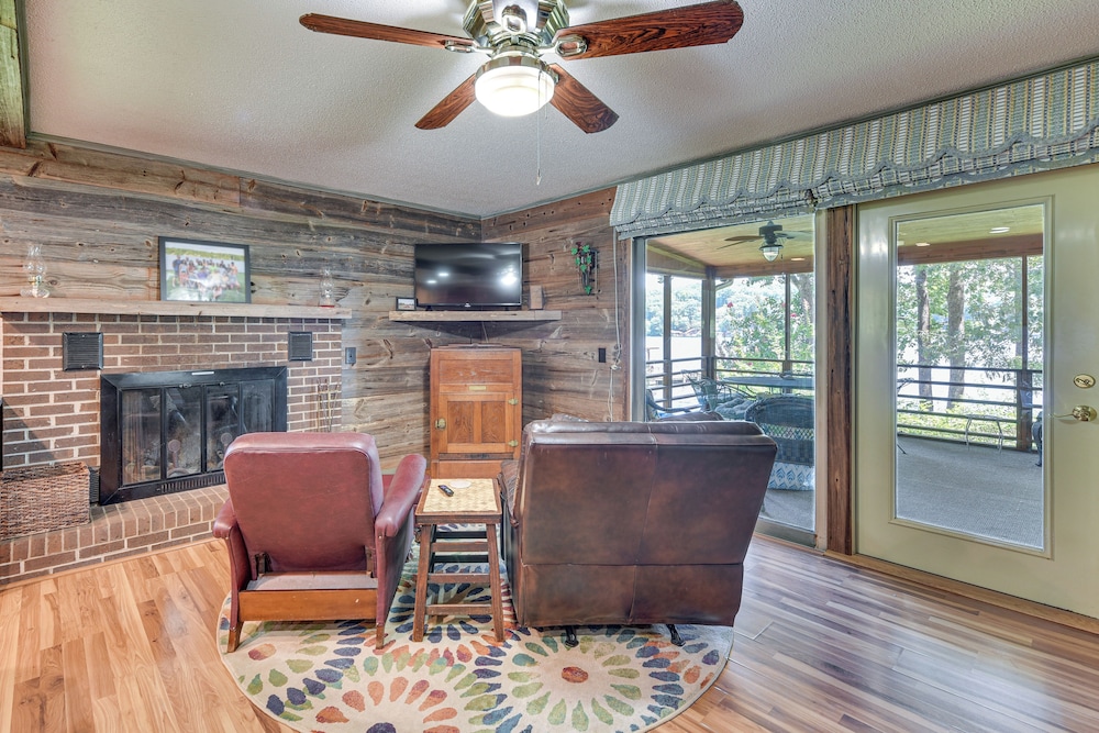On Lake Tillery: Spacious Home w/ Screened Porch!