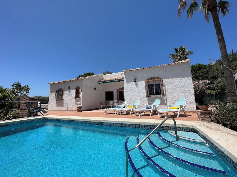 Cd-1383 Three Bedroom Villa With Pool