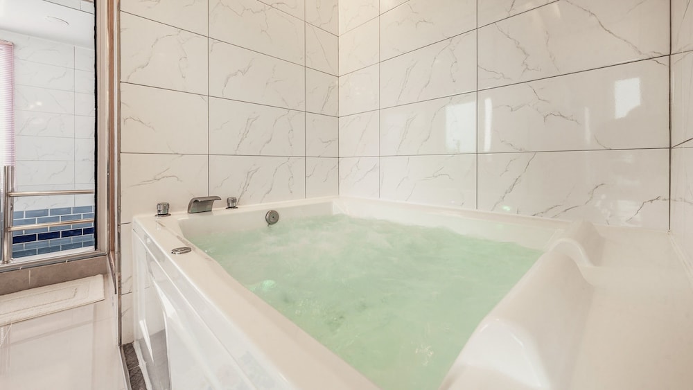 Gapyeong Ribbon Spa Pool Villa