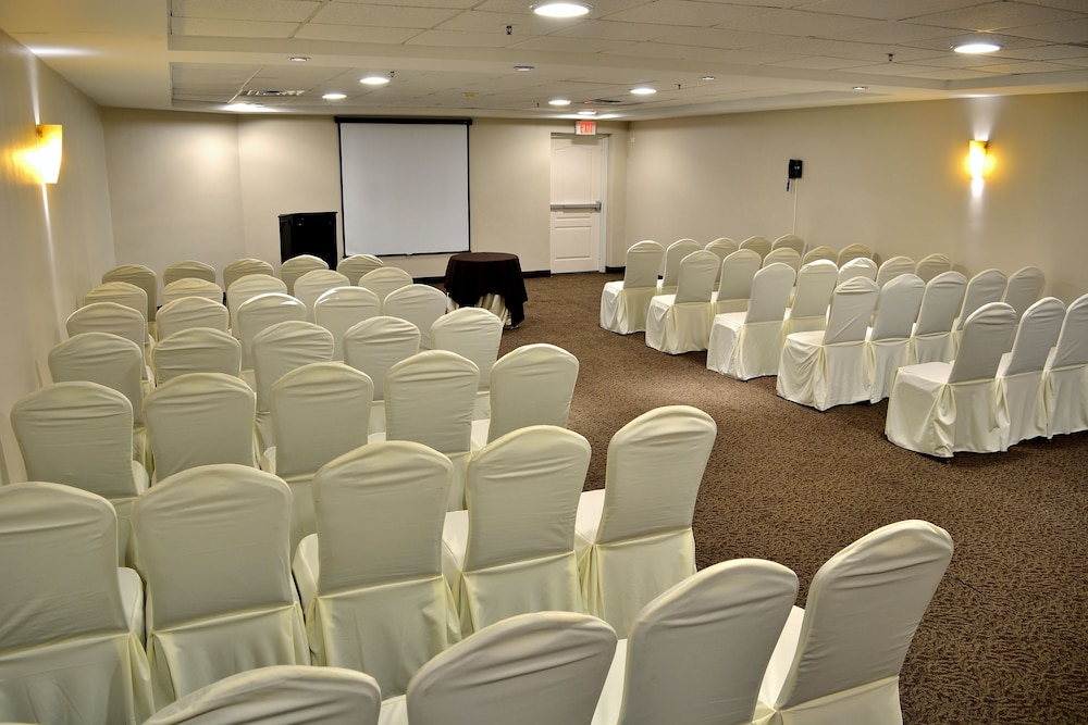 Reynosa Vacations - Holiday Inn Reynosa Zona Dorada, an IHG Hotel - Property Image 10