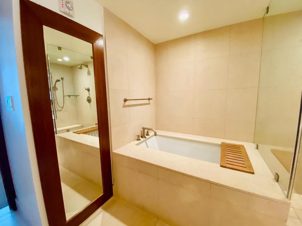 Carillon Miami Beach Private Suites