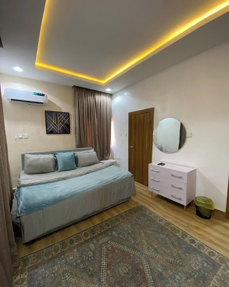Cee- Jackson Apartment