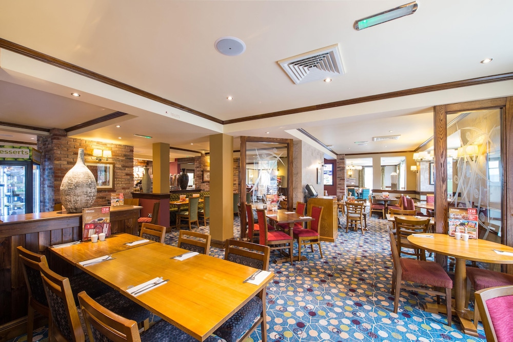 Premier Inn Stourbridge Town Centre 3