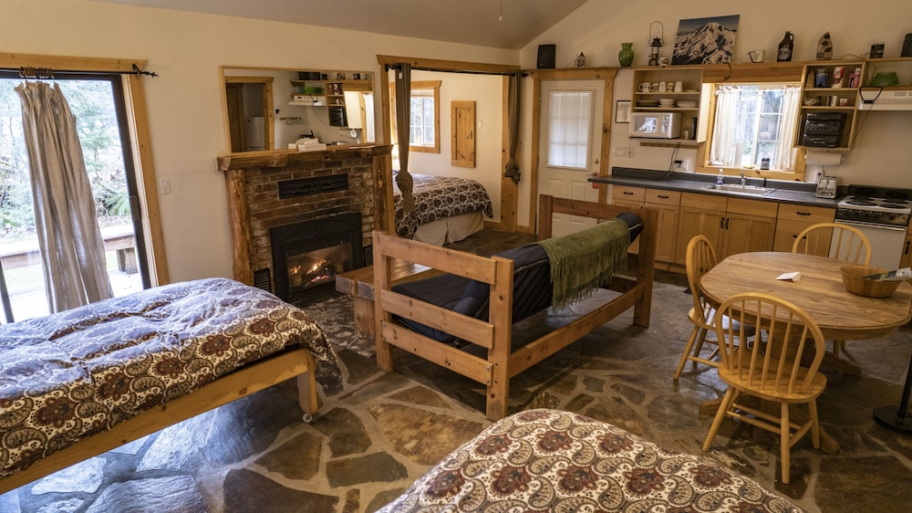 Whittaker's Motel & Historic Bunkhouse