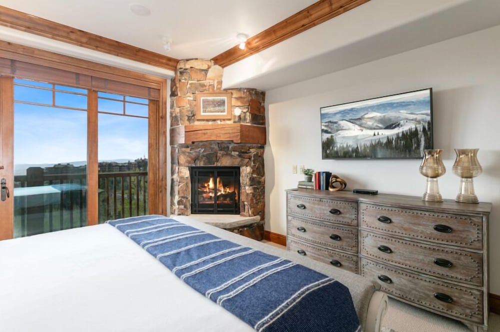 Grand Lodge - 3 Bedroom Deluxe #407 - Ski-in/out 3 Condo