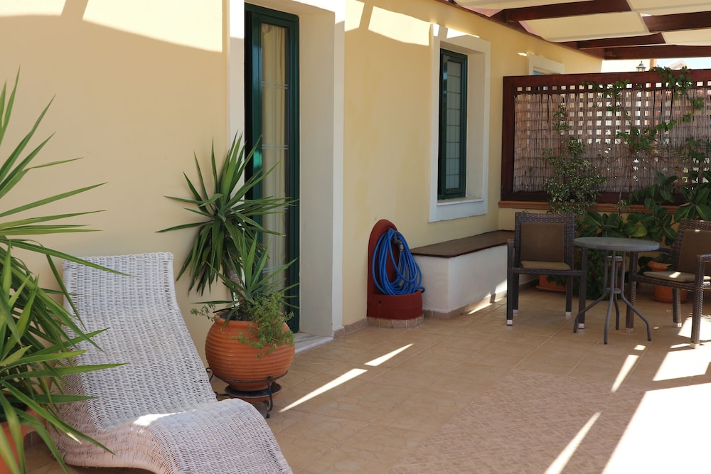 Orsalia Luxury Suites