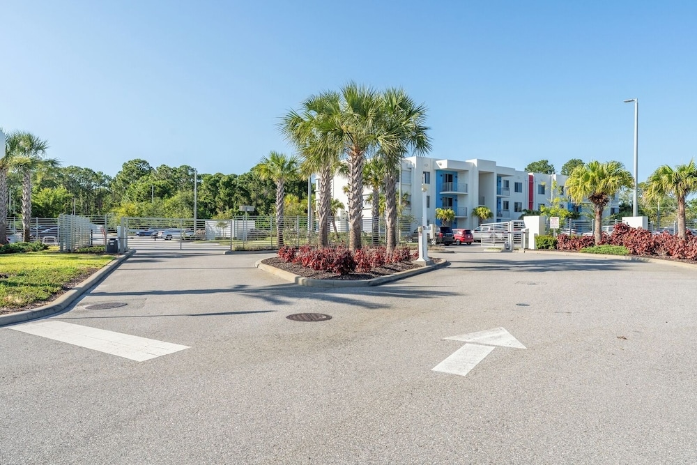 Daytona 2BR Getaway Parking Family & Pet-friendly