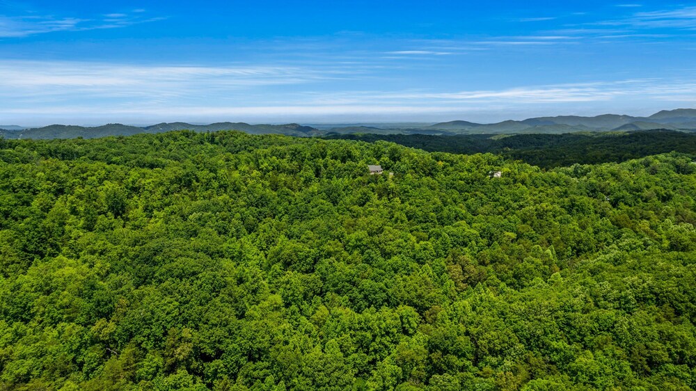 5 Cabins in Gburg Sleeps 16 Firepit Games