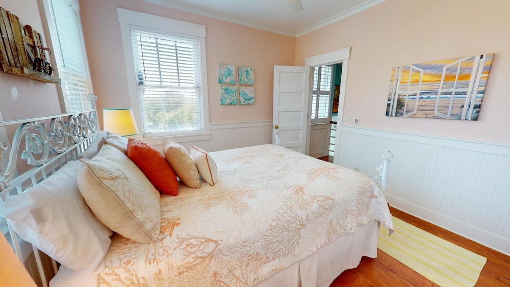 Thirst N' Howl by Tybee Vacation Rentals