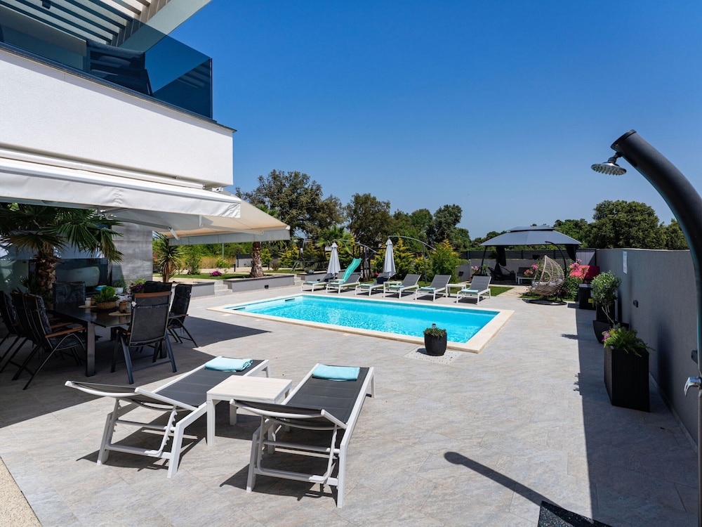 Villa Nina in Croatia Near the Adriatic Coast